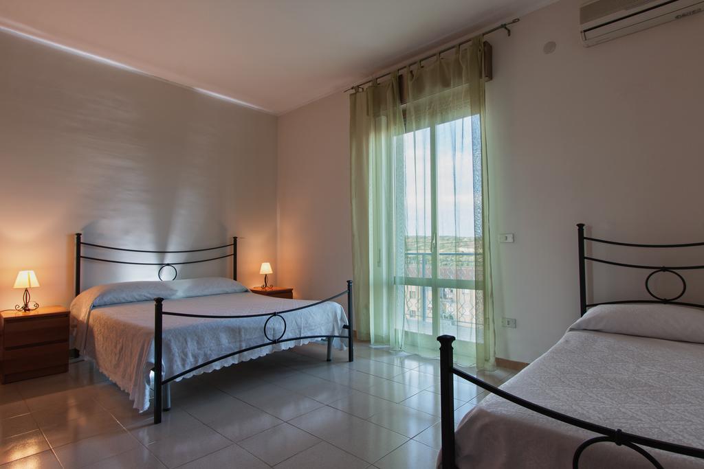 Joanne B&B Canicattini Bagni Ruang foto