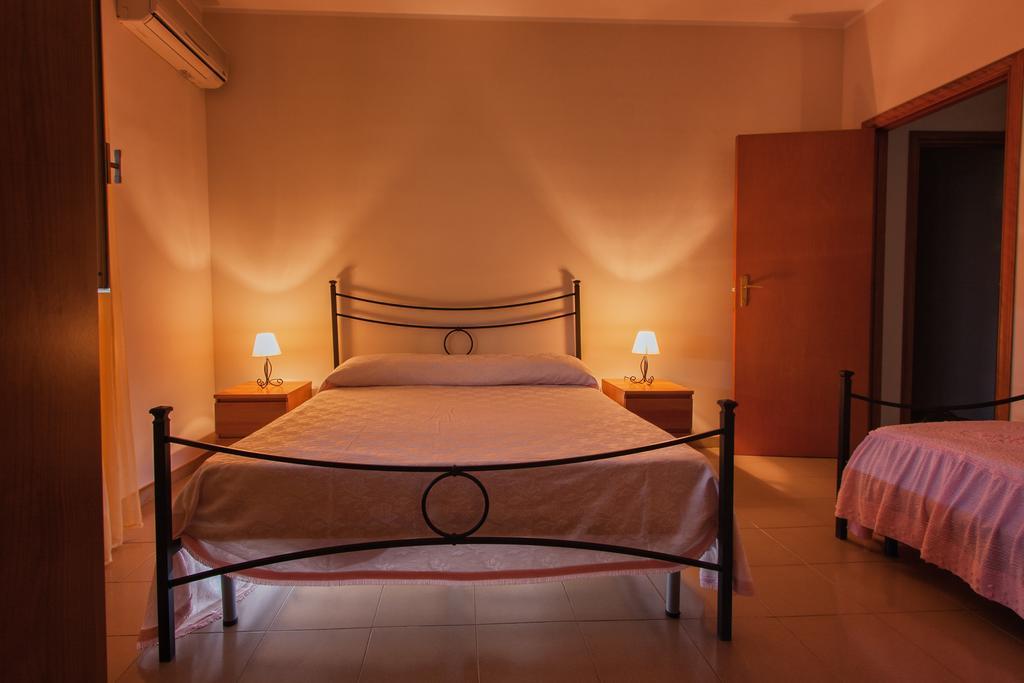 Joanne B&B Canicattini Bagni Ruang foto
