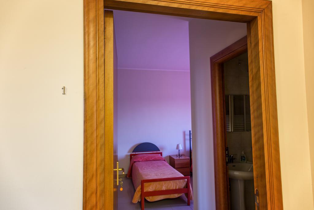 Joanne B&B Canicattini Bagni Ruang foto